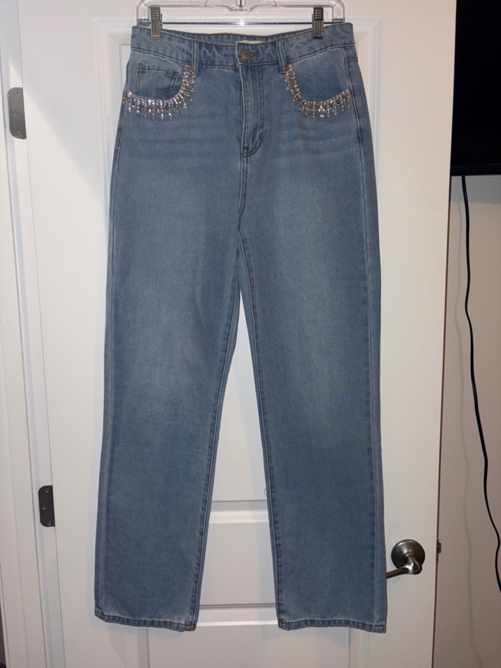 tgla | Light Wash Rhinestone Pocket Straight Leg Jeans